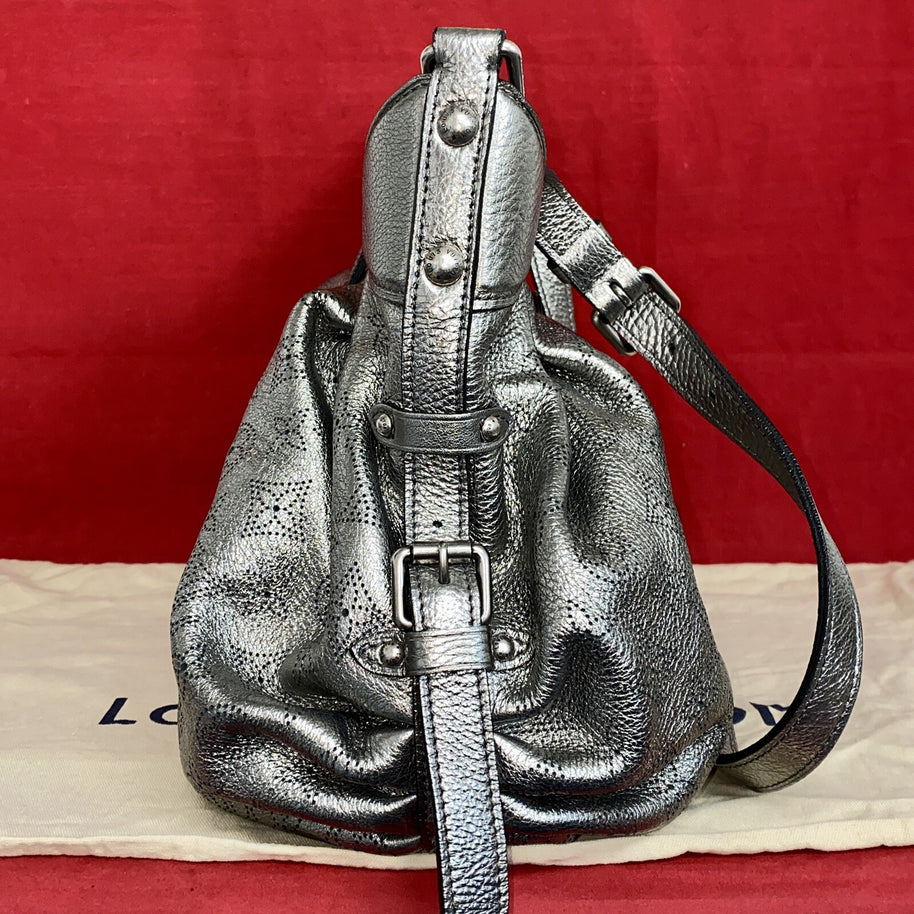 Louis Vuitton M95718 Mahina XS Silver/Silber Damen Umhängetasche NP: 2.395€