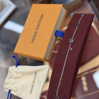 Louis Vuitton M0941A Iconic Aquamarine Armband Palladium Charm Bracelet