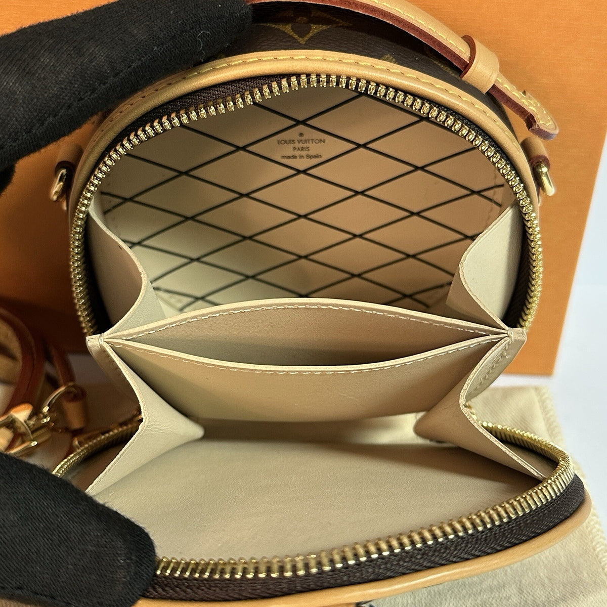 Louis Vuitton Mini Boîte Chapeau M44699 2way Monogram Umhängetasche