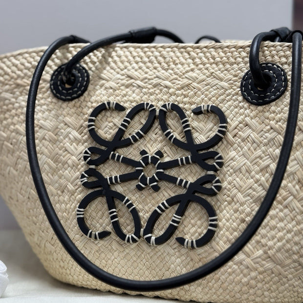 Loewe kleine Anagram Basket Bag aus Iraca-Palme und Kalbsleder Strandtasche