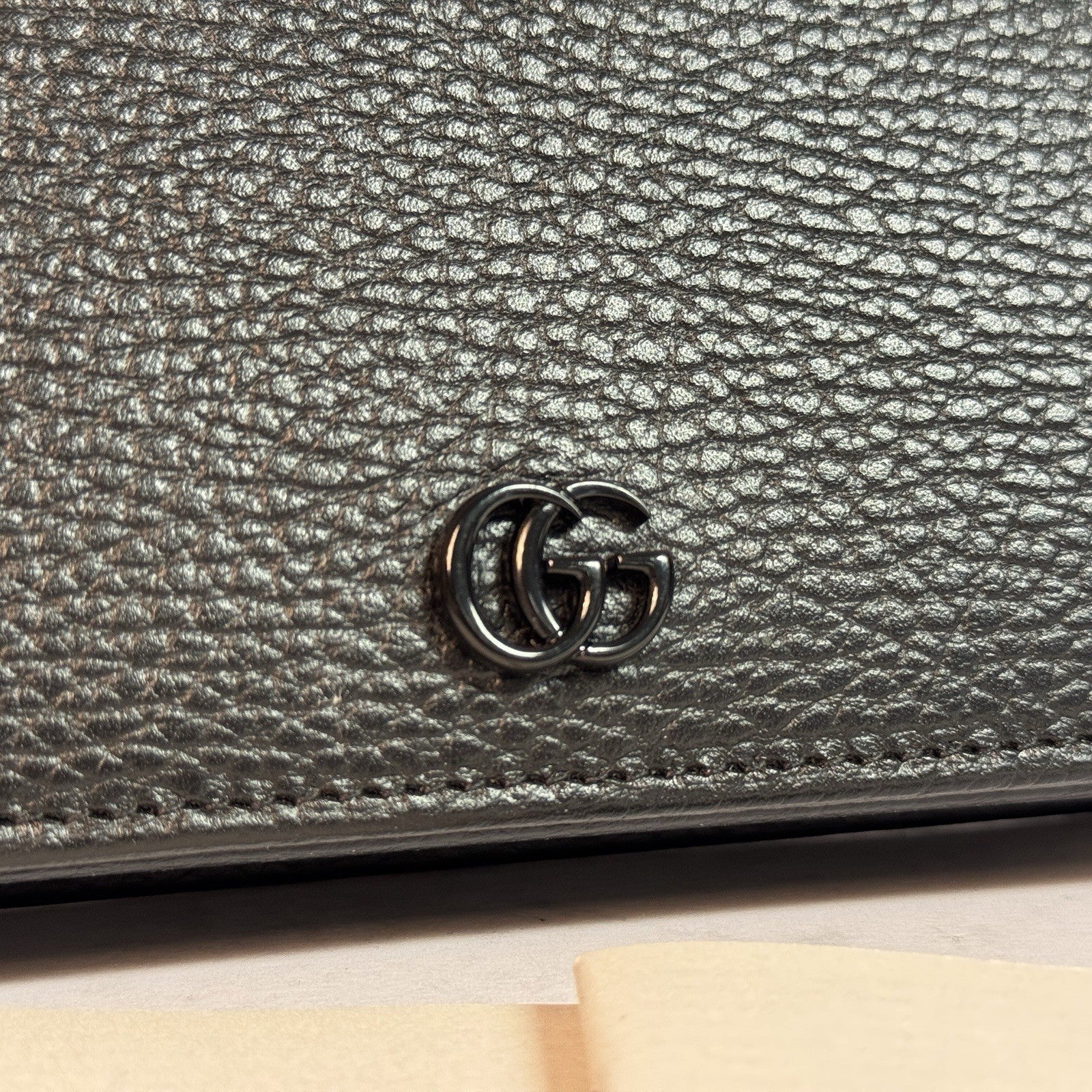 GUCCI GG MARMONT BRIEFTASCHE MIT KETTENRIEMEN SCHWARZ WALLET ON CHAIN WOC TOP