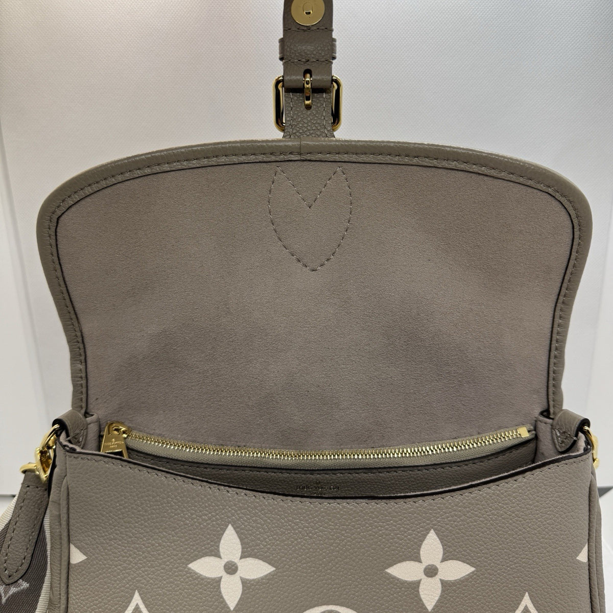 Louis Vuitton Diane 2024 Monogram Empreinte Tourterelle / Beige M46583