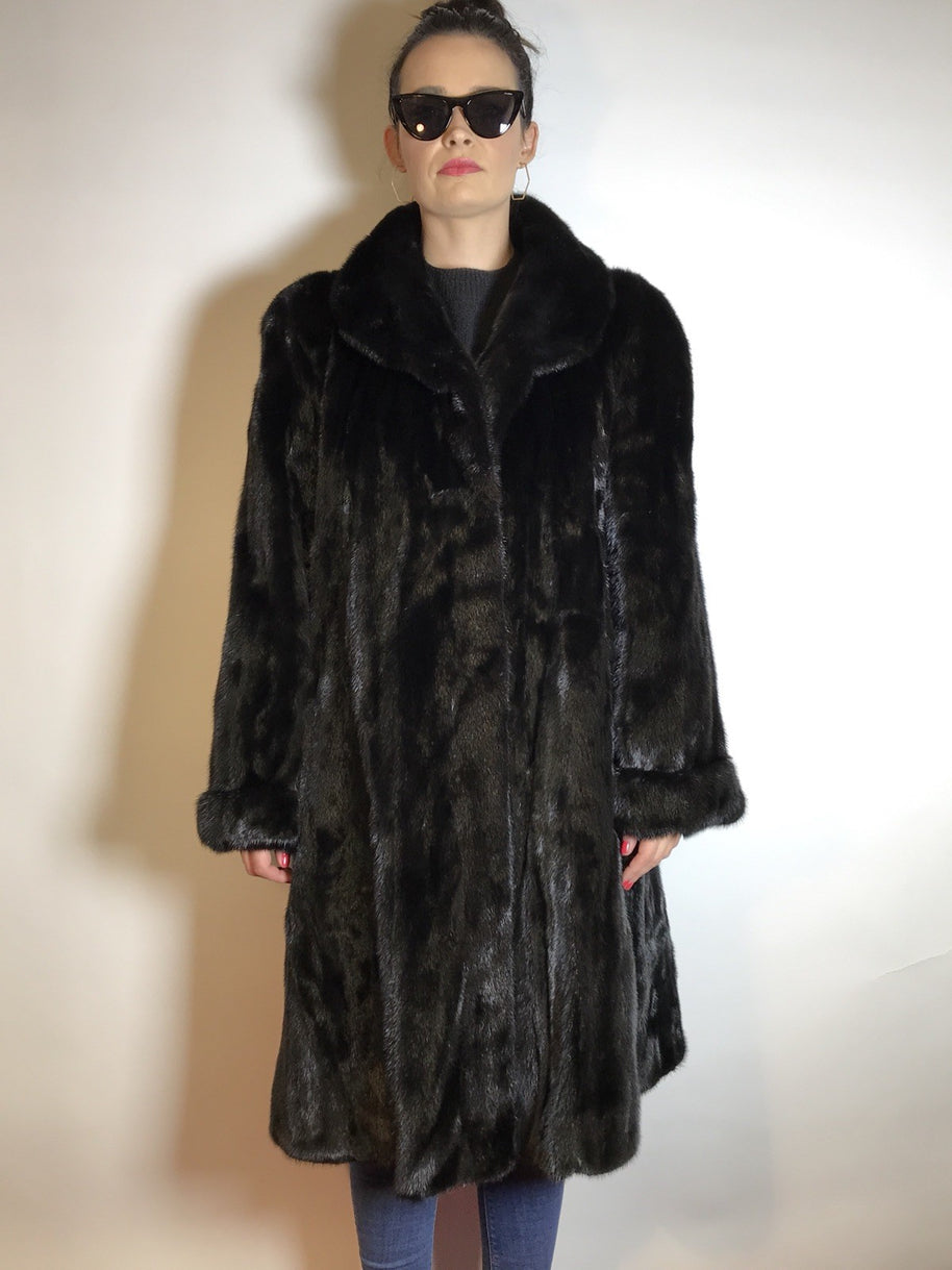 Wunderschöner Nerzmantel Original SAGA MINK Nerz schwarz Gr. 42/44 Damen