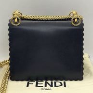 Fendi Kan I Umhängetasche Leder Schwarz / Gold mit Wellenrand