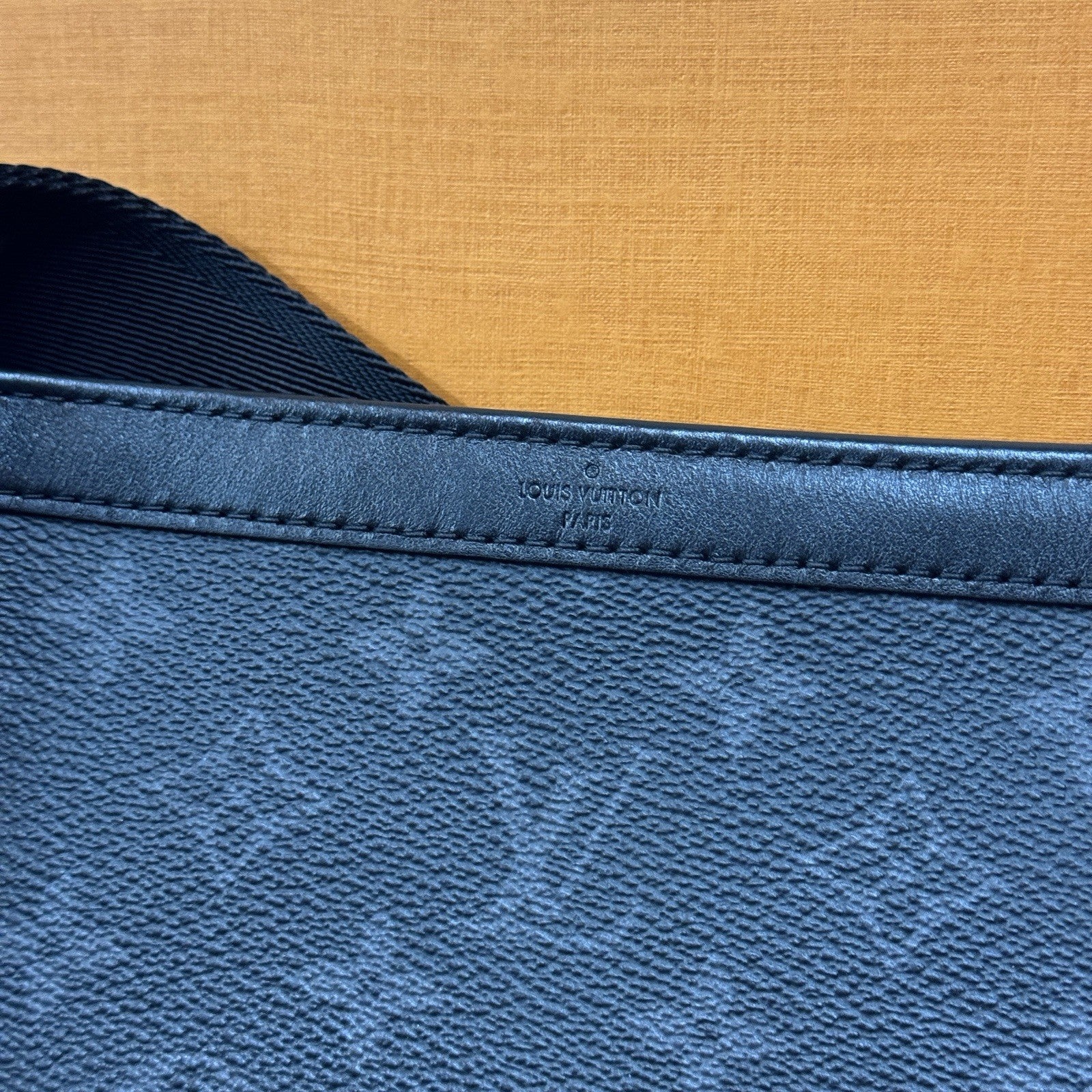 Louis Vuitton Gaston Wearable Geldbörse Umhängetasche M81124 Monogram Eclipse