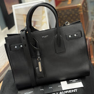 Saint Laurent Sac de Jour Medium Schwarz Leder Umhängetasche