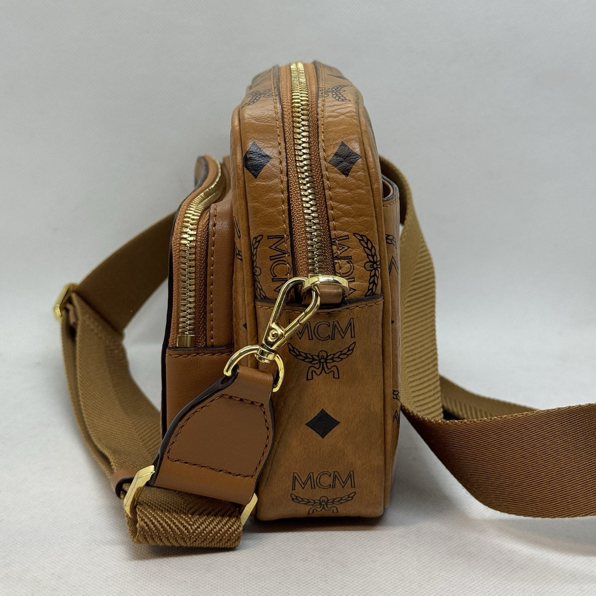 MCM Aren Umhängetasche Cognac Visetos