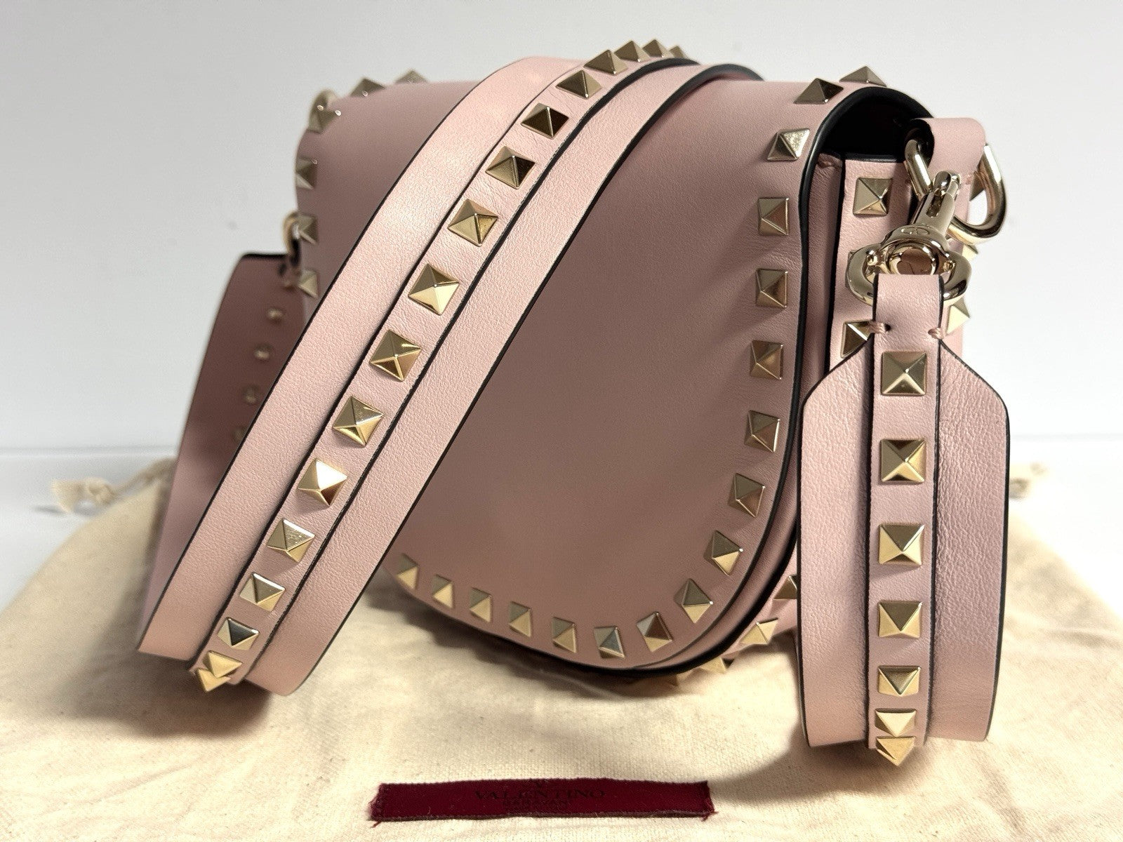 Valentino Garavani Ruckstud Saddle Umhängetasche Rosa Glattleder