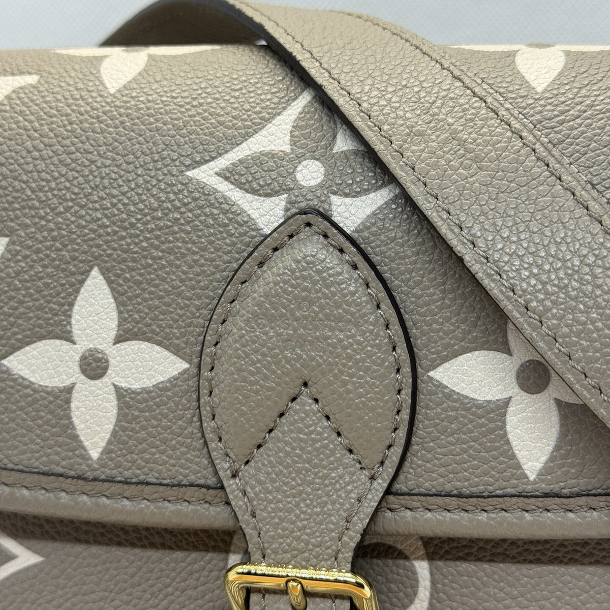 Louis Vuitton Diane 2024 Monogram Empreinte Tourterelle / Beige M46583