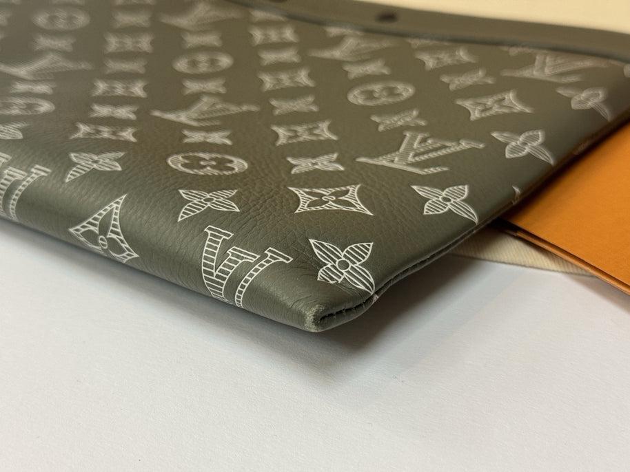 Louis Vuitton Pochette To Go Khaki / Mint-Grün M12499 2025