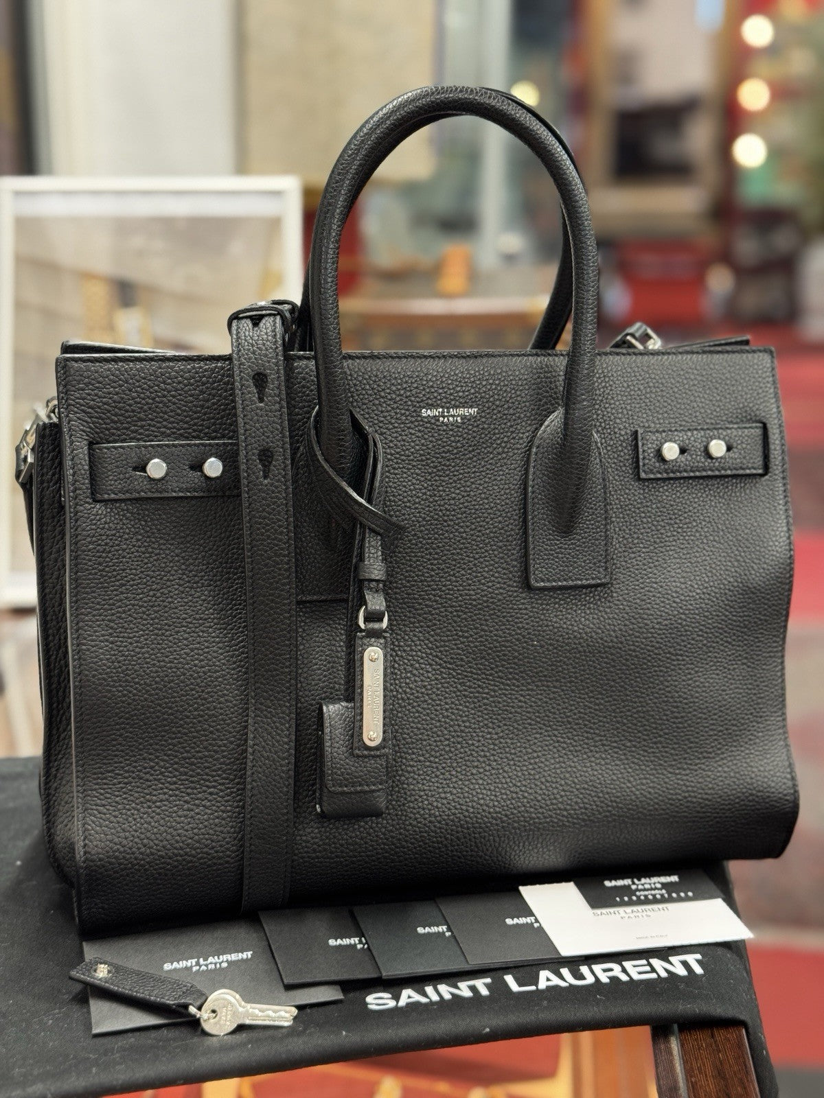 Saint Laurent Sac de Jour Medium Schwarz Leder Umhängetasche