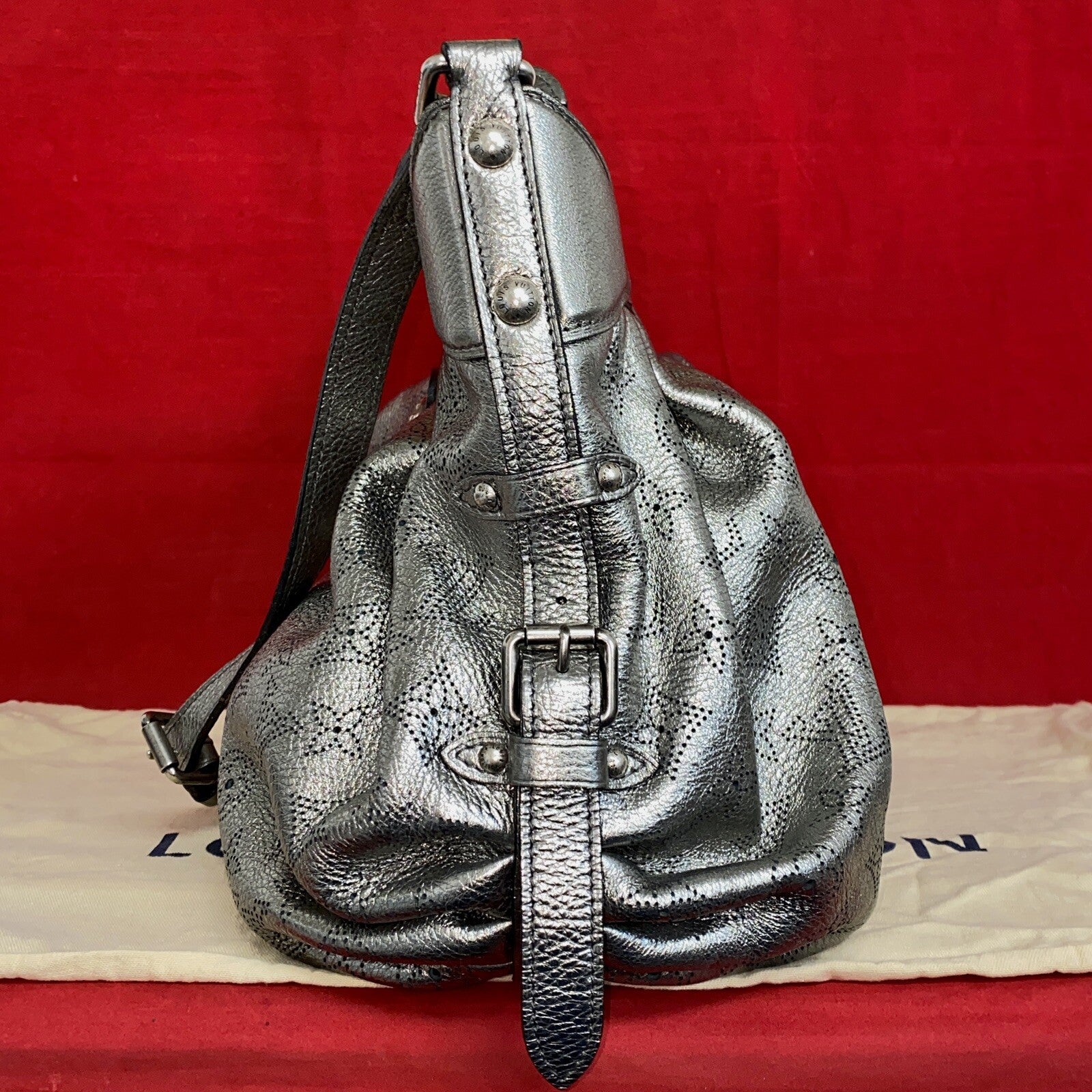 Louis Vuitton M95718 Mahina XS Silver/Silber Damen Umhängetasche NP: 2.395€