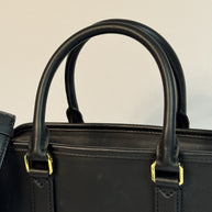 MCM Aren Boston Medium Black Umhängetasche Schwarz & Gold mit Rechnung 2023