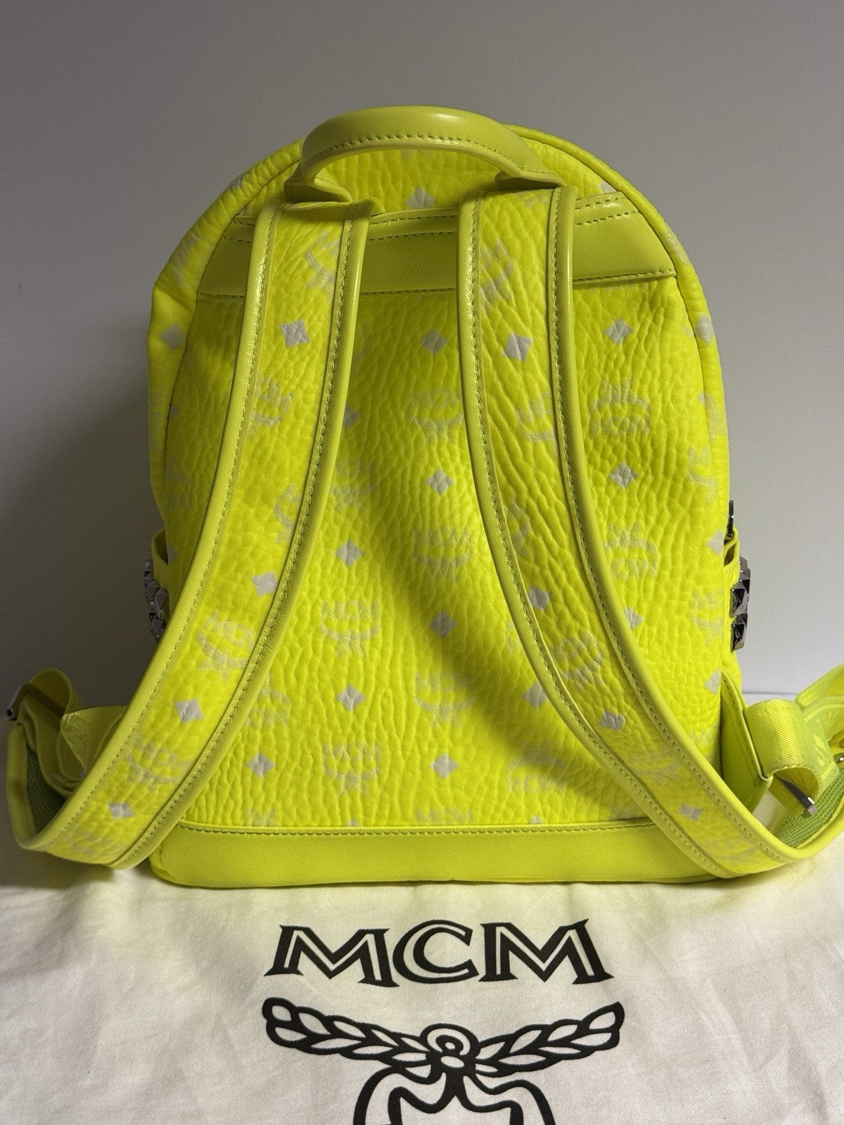 MCM Stark Rucksack + Portemonnaie Visetos Neon Gelb