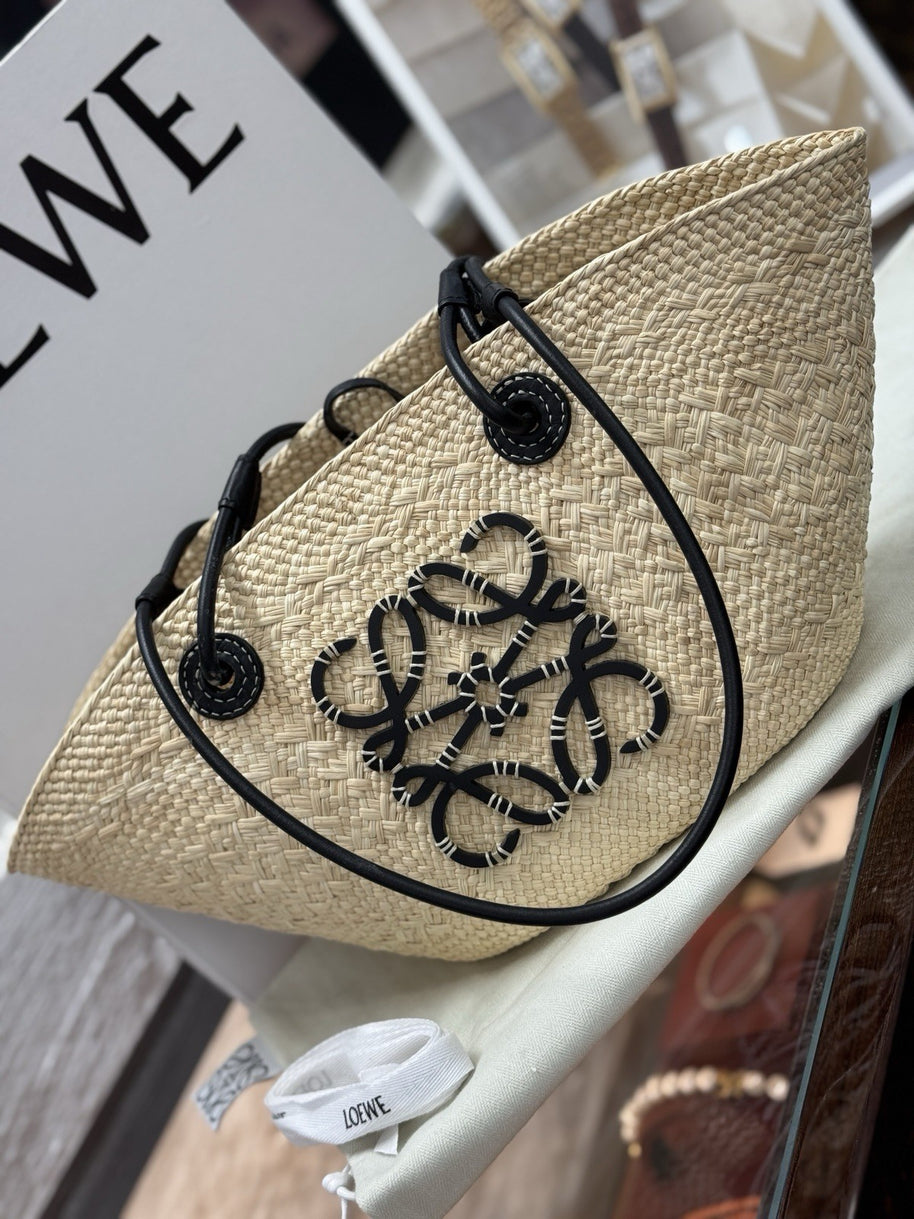 Loewe kleine Anagram Basket Bag aus Iraca-Palme und Kalbsleder Strandtasche