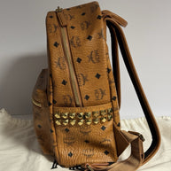 MCM Stark Rucksack + Portemonnaie Flight Print Visetos Cognac