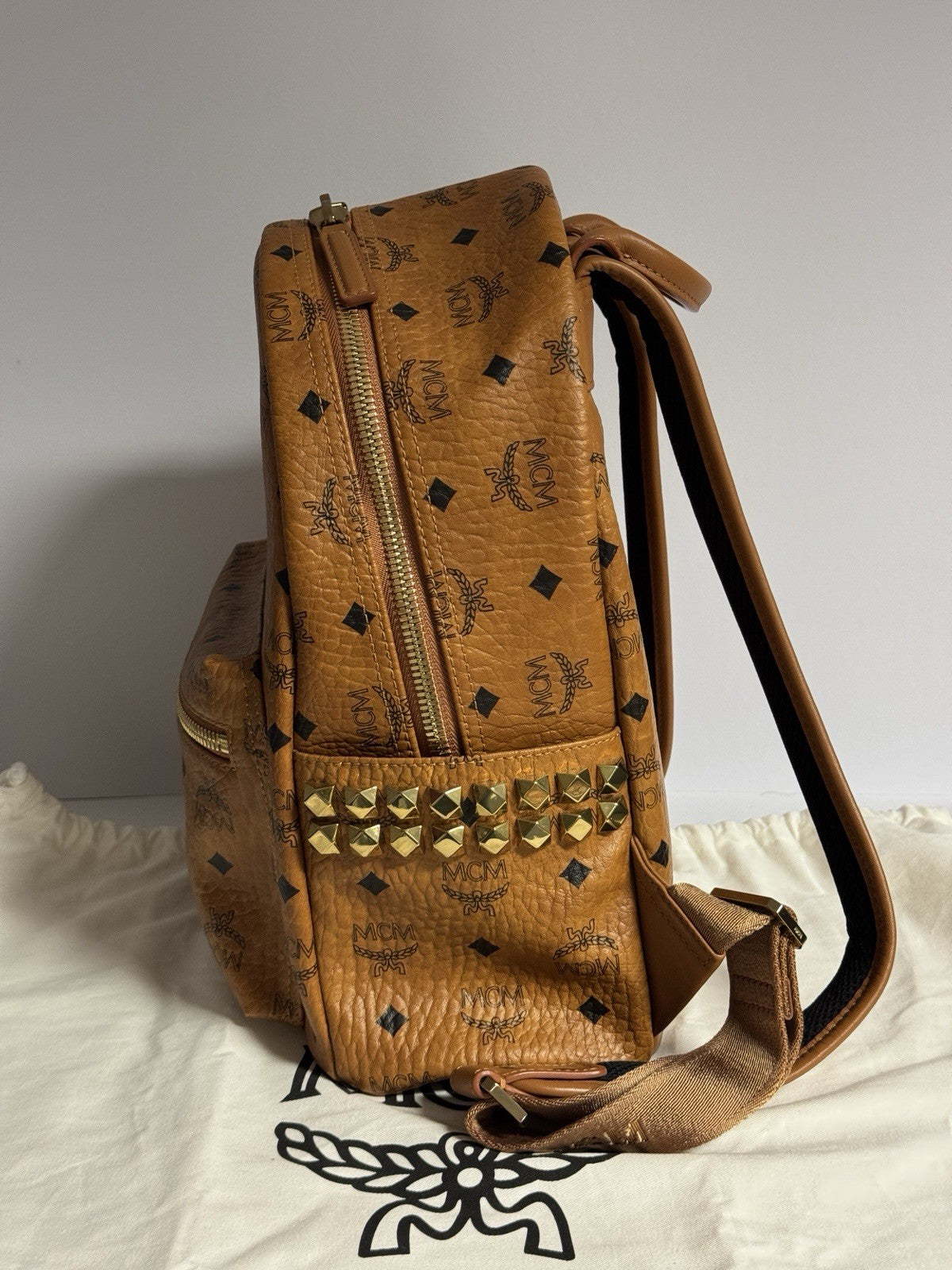 MCM Stark Rucksack + Portemonnaie Flight Print Visetos Cognac