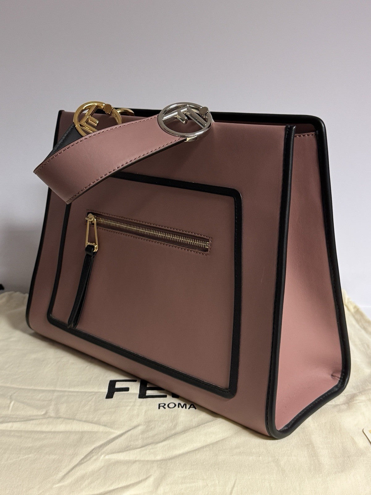Fendi Runaway Handtasche Medium Bicolor Rose & Schwarz Leder Tote Bag