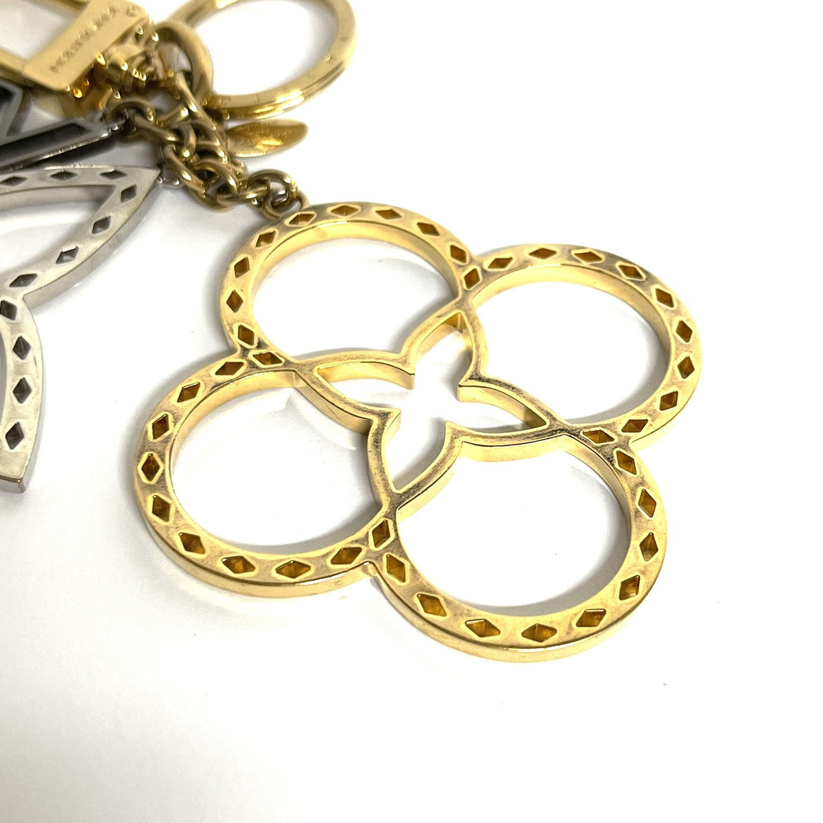 Louis Vuitton Taschen- / Schlüsselanhänger Silber/Gold Carm Neo Tapage M00001