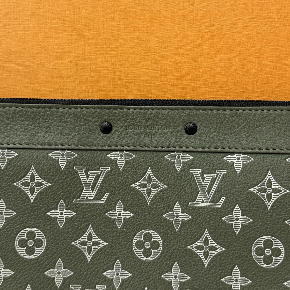 Louis Vuitton Pochette To Go Khaki / Mint-Grün M12499 2025