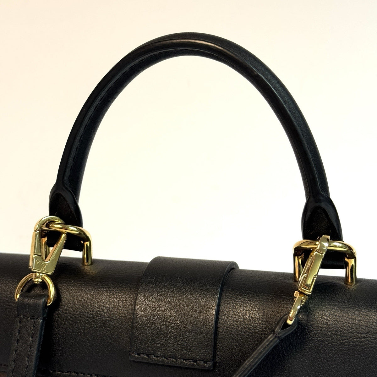 Louis Vuitton Locky BB Monogram Canvas & Schwarzes Leder Umhängetasche 2021