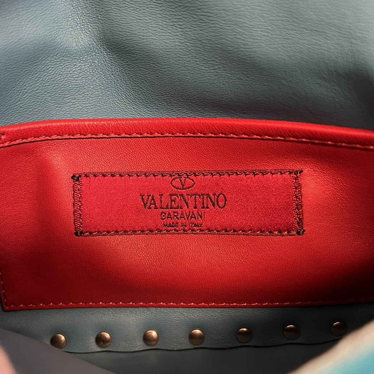 Valentino Garavani small Rockstud Umhängetasche Türkisblau Samt/Velours & Gold
