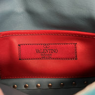Valentino Garavani small Rockstud Umhängetasche Türkisblau Samt/Velours & Gold