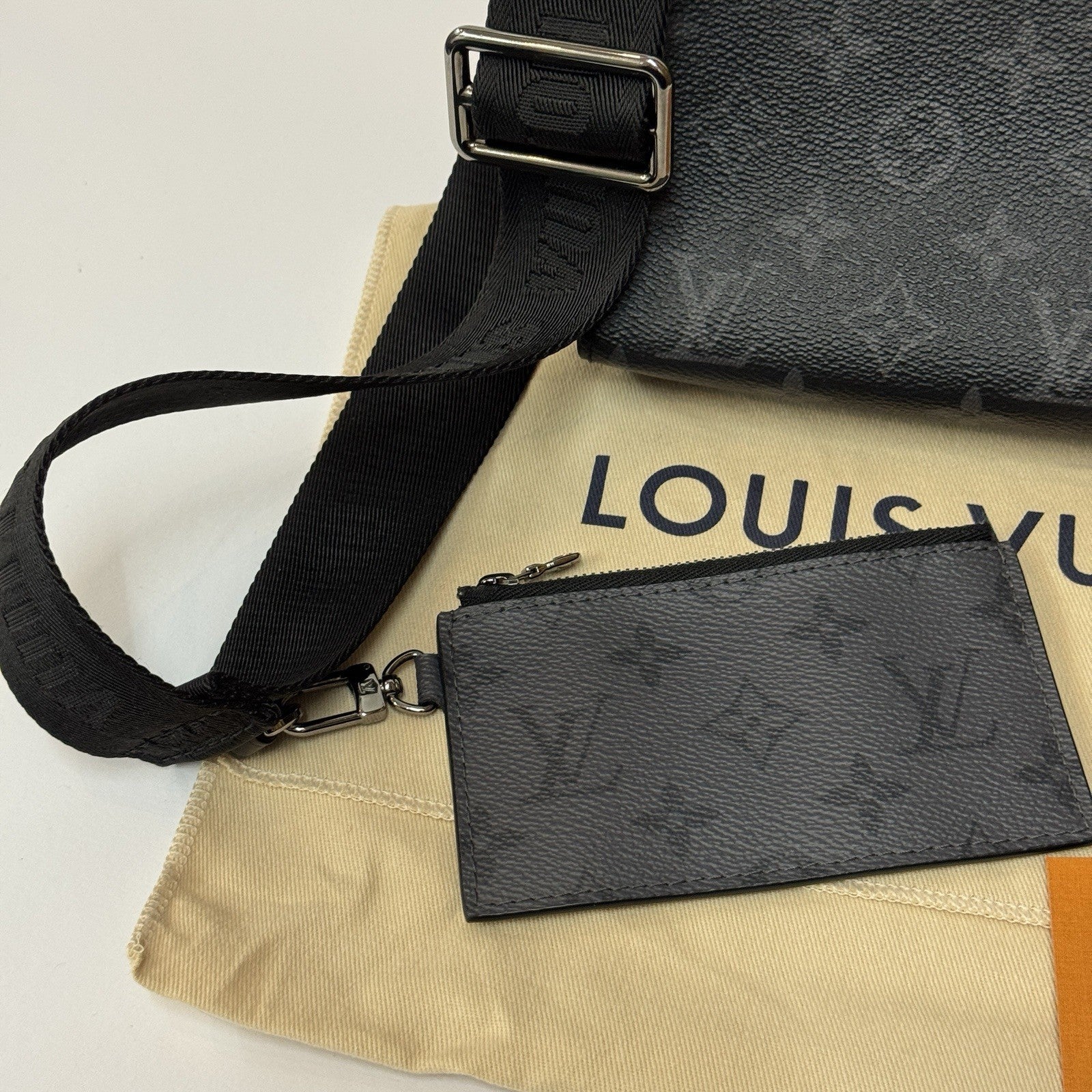 Louis Vuitton Gaston Wearable Geldbörse Umhängetasche M81124 Monogram Eclipse
