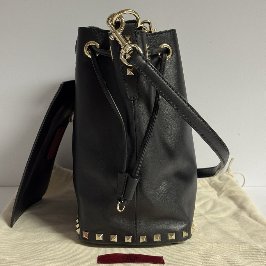 Valentino Garavani Rockstud Bucket Bag „Noe“ Umhängetasche + Pochette Schwarz