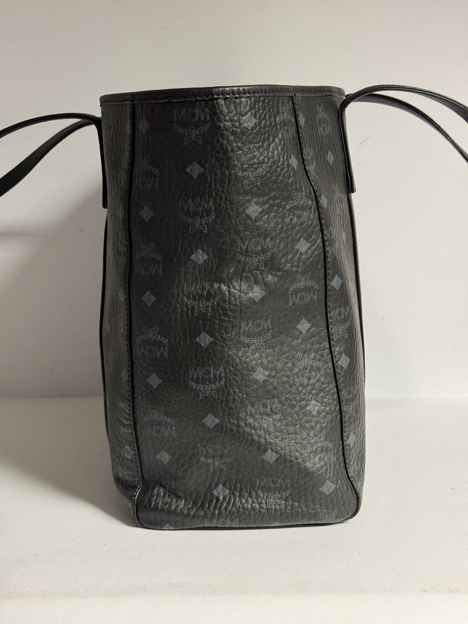 MCM Toni Medium Shopper mit Reissverschluss in Visetos Schwarz mit Rechnung