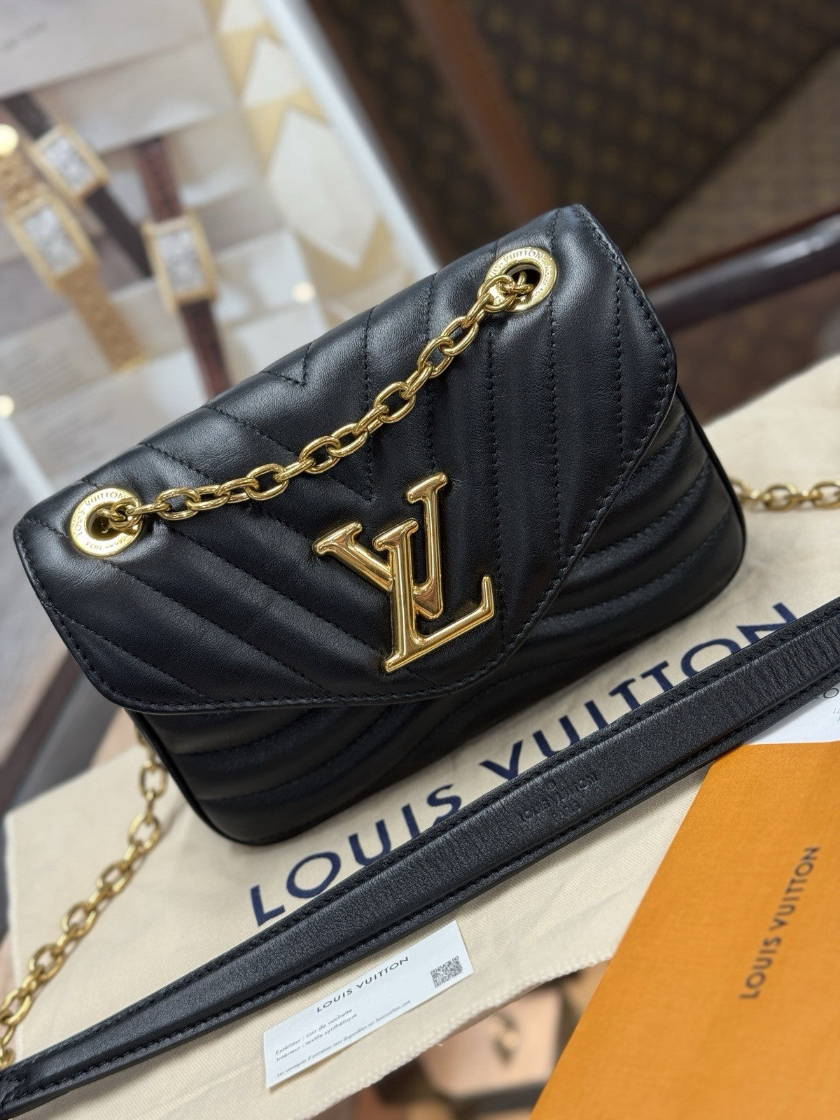 Louis Vuitton New Wave Chain PM Umhängetasche Leder Schwarz Gold M20687