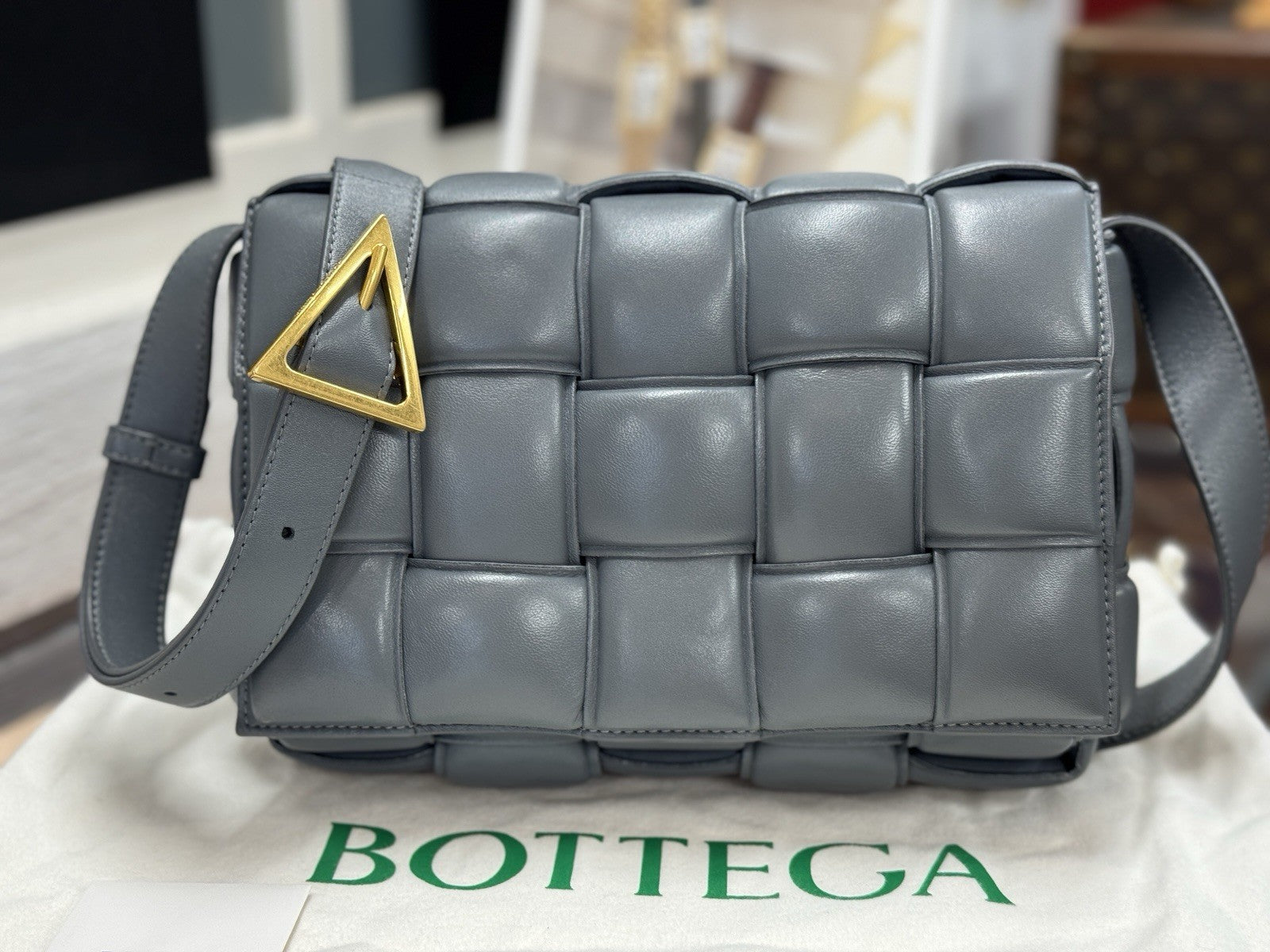 Bottega Veneta Padded Cassette Medium Grau Leder & Gold HW