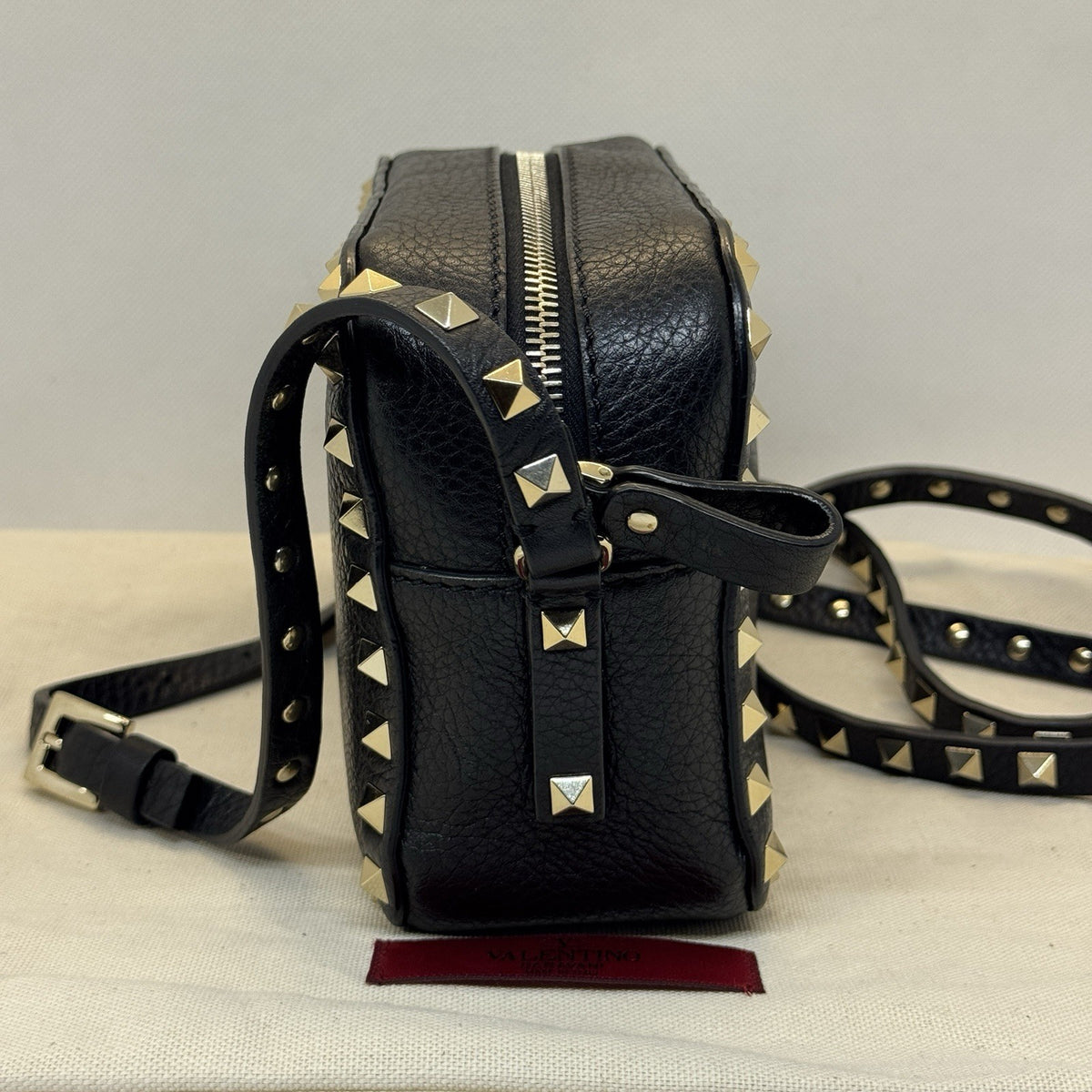 Valentino Garavani Rockstud Camera Bag kleine Umhängetasche Schwarz Leder