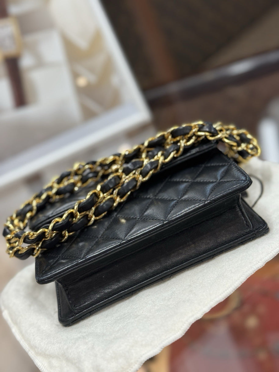 Chanel Flap Bag Classic Lambskin Leder Schwarz & Gold Vintage Mini Nano