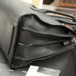 Saint Laurent Sac de Jour Medium Schwarz Leder Umhängetasche