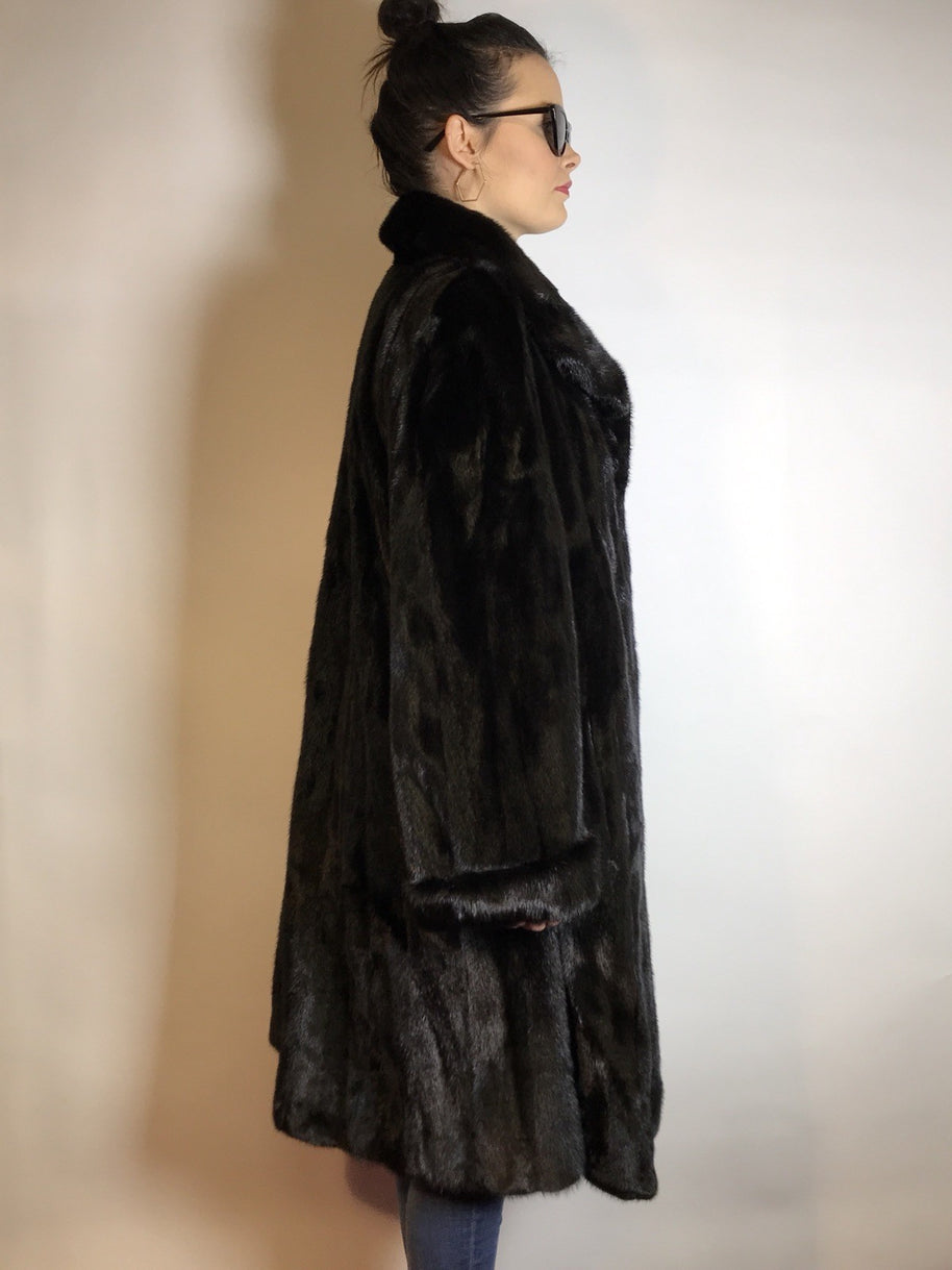 Wunderschöner Nerzmantel Original SAGA MINK Nerz schwarz Gr. 42/44 Damen