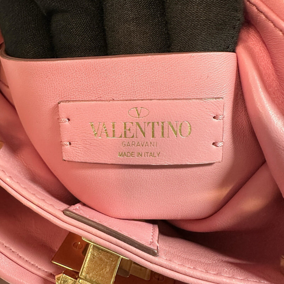 Valentino Garavani Rockstud kleine Umhängetasche Roman Stud Rosa & Gold
