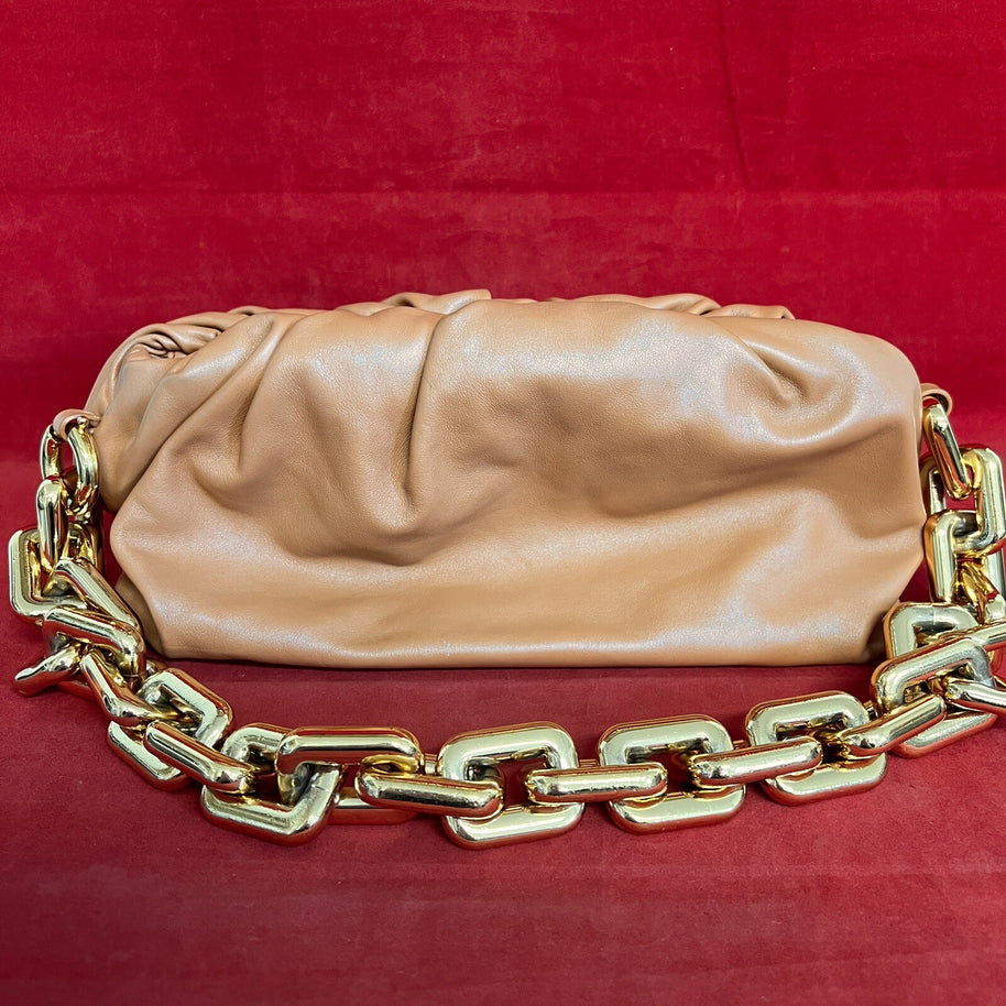Bottega Veneta Pouch Gold Chain Kalbsleder Teak, Beige, Braun
