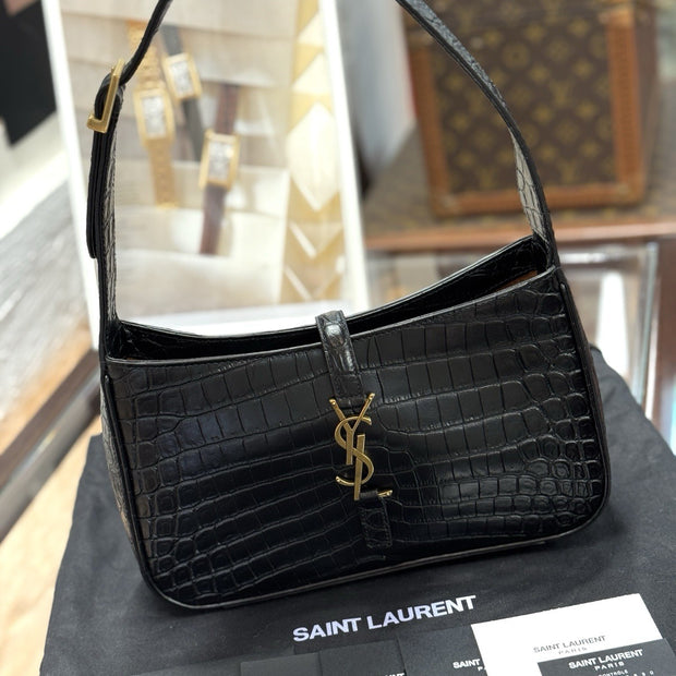 Saint Laurent Schultertasche Le 5 à 7 Hobo Bag Medium Schwarz Gold Leder