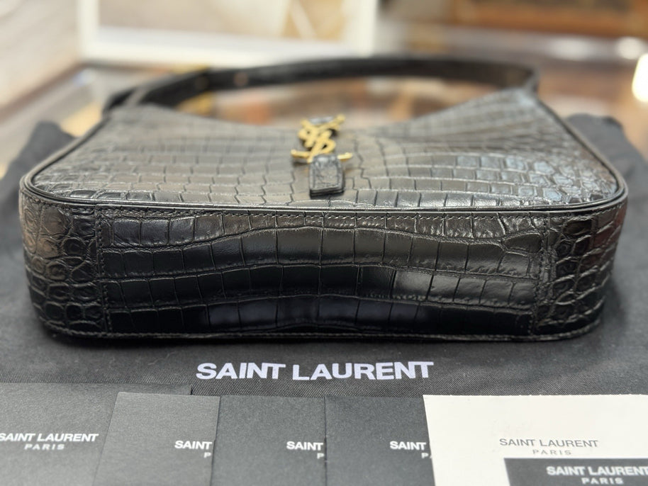Saint Laurent Schultertasche Le 5 à 7 Hobo Bag Medium Schwarz Gold Leder