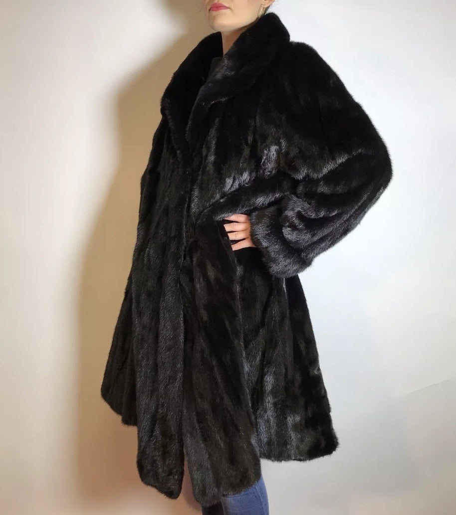 Wunderschöner Nerzmantel Original SAGA MINK Nerz schwarz Gr. 42/44 Damen
