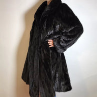 Wunderschöner Nerzmantel Original SAGA MINK Nerz schwarz Gr. 42/44 Damen