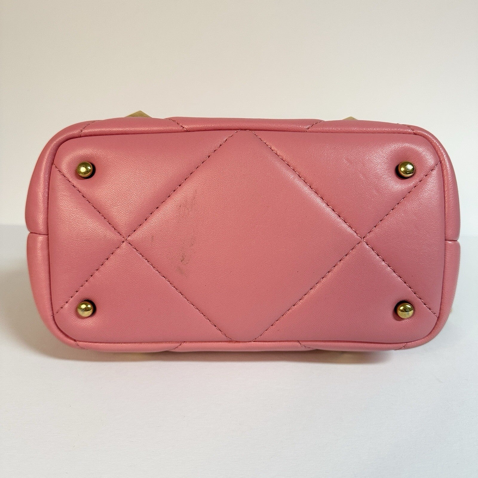 Valentino Garavani Rockstud kleine Umhängetasche Roman Stud Rosa & Gold