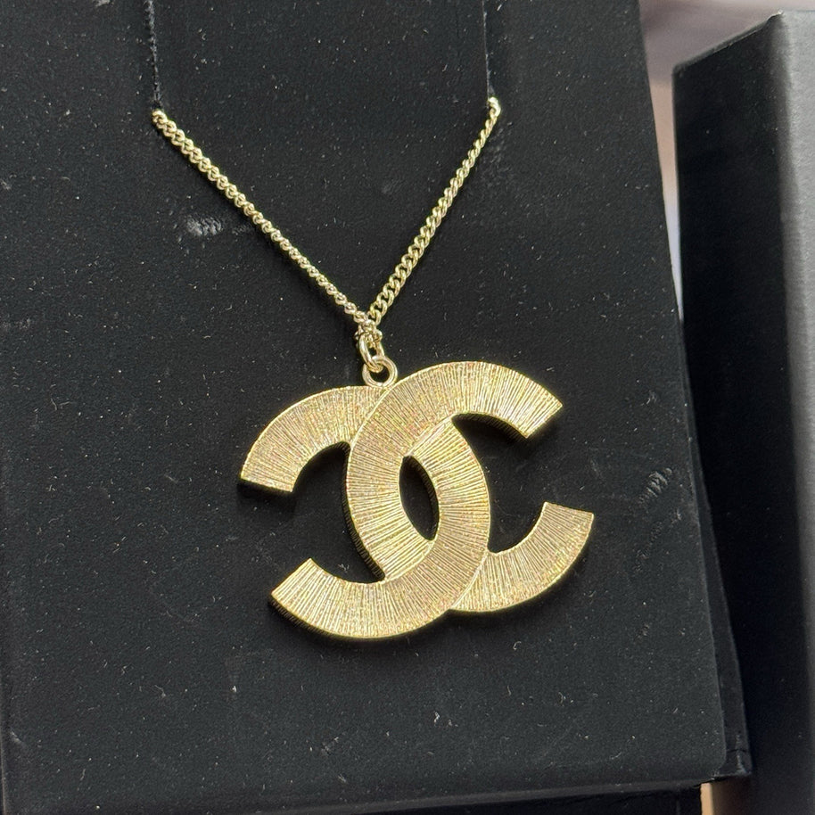 Chanel A86160 CC Halskette Collier Anhänger Bicolor