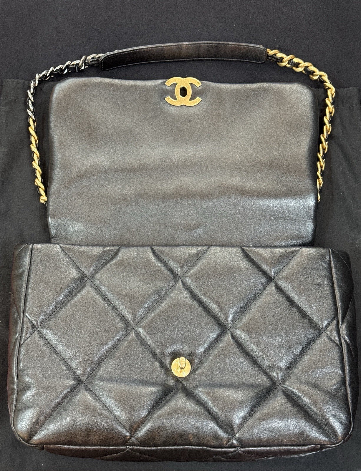 Chanel 19 Flap Bag „Jumbo“ Schwarz Lammleder großes Modell wie NEU