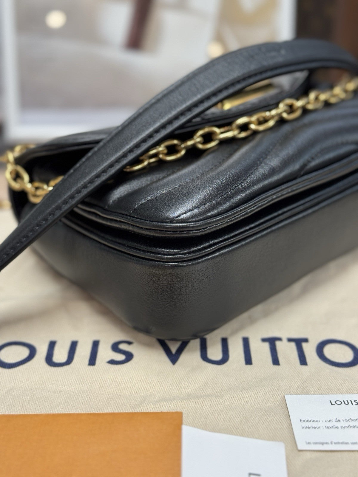 Louis Vuitton New Wave Chain PM Umhängetasche Leder Schwarz Gold M20687