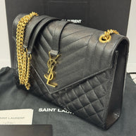 Saint Laurent Envelope Medium gegerbtes Grain De Poudre Leder Schwarz/Gold