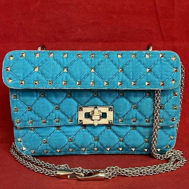 Valentino Garavani small Rockstud Umhängetasche Türkisblau Samt/Velours & Gold