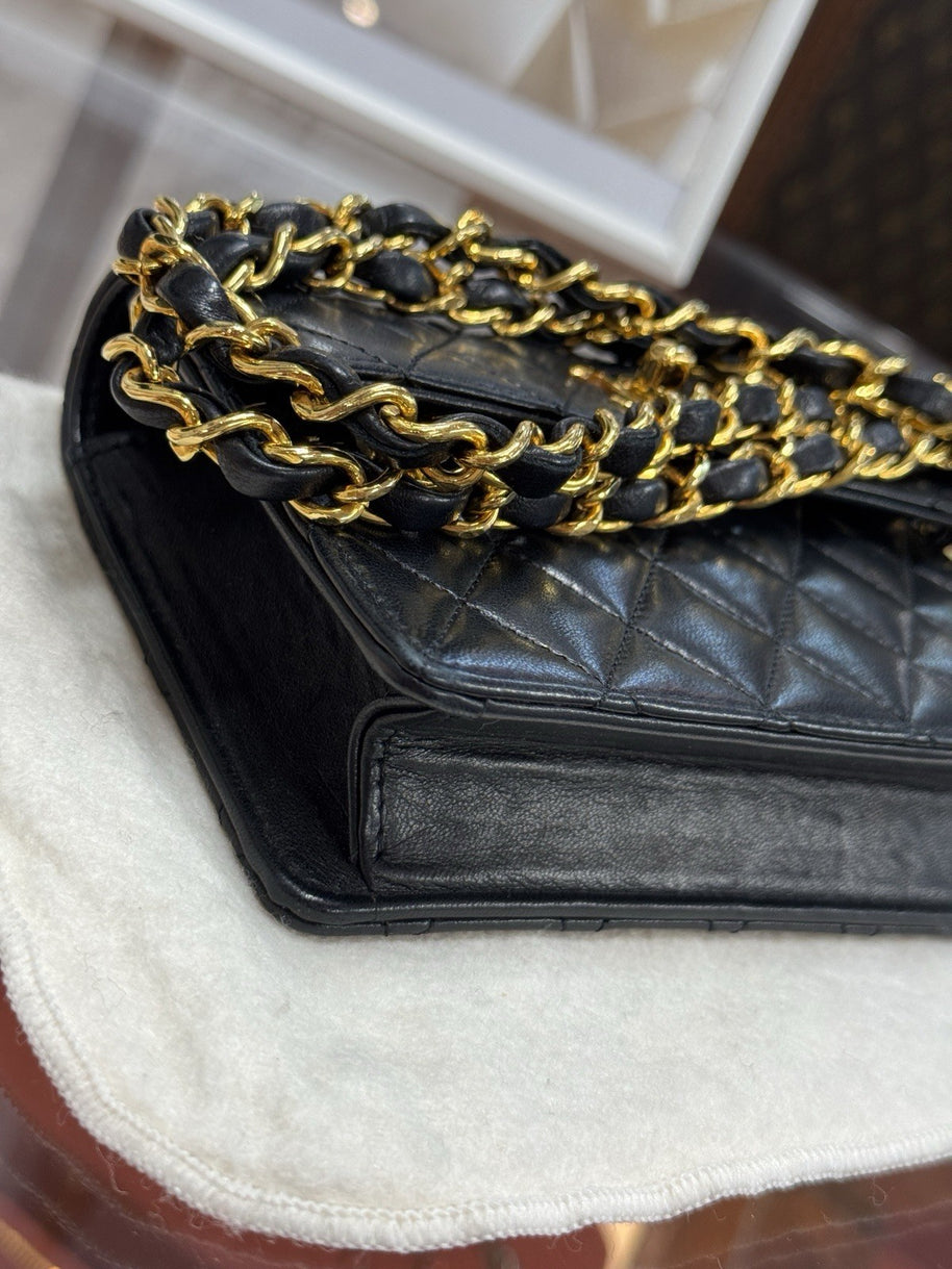 Chanel Flap Bag Classic Lambskin Leder Schwarz & Gold Vintage Mini Nano