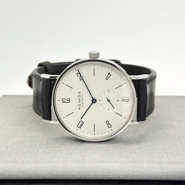 Nomos Glashütte Tangente 38 großes Modell Datum Handaufzug Glasboden Ref. 130